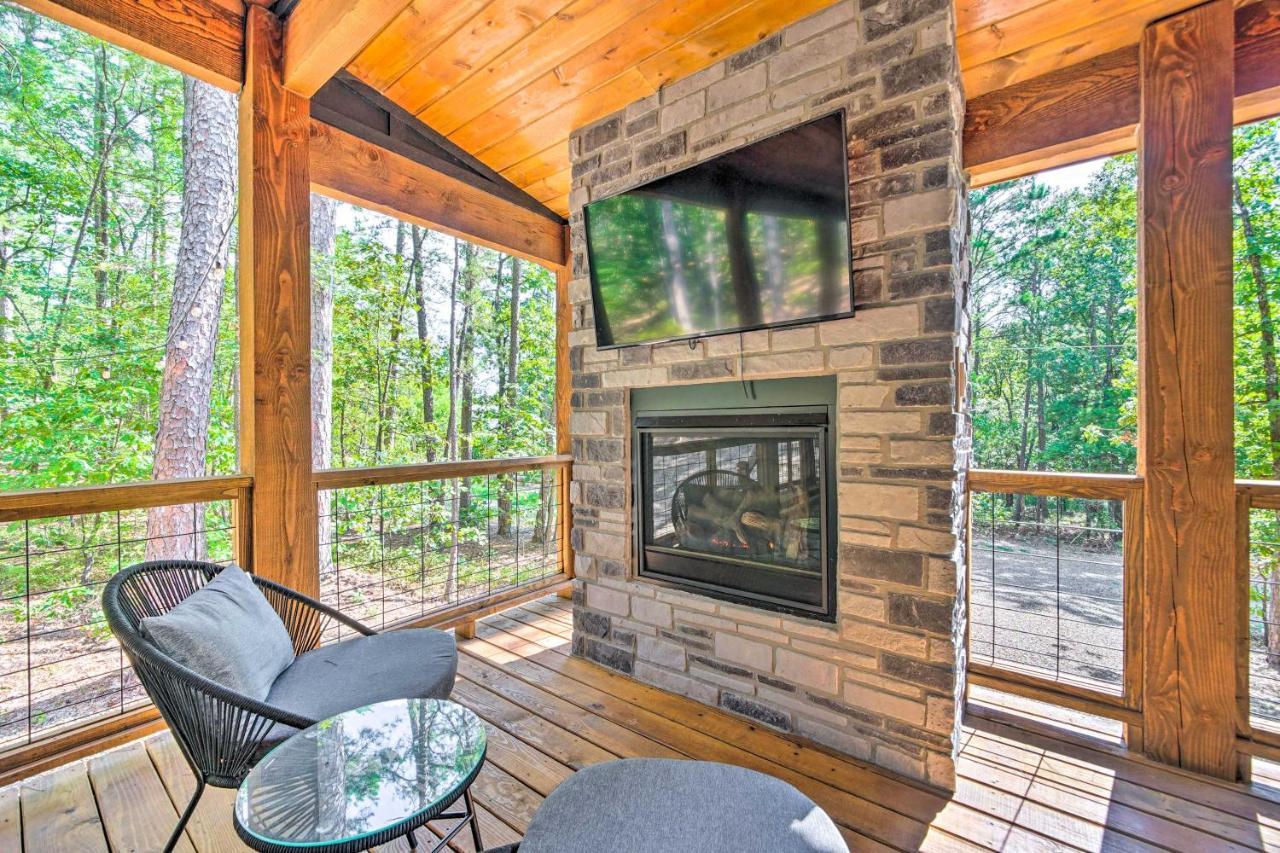 Chic Broken Bow Cabin With Hot Tub And Gas Grill! Екстер'єр фото